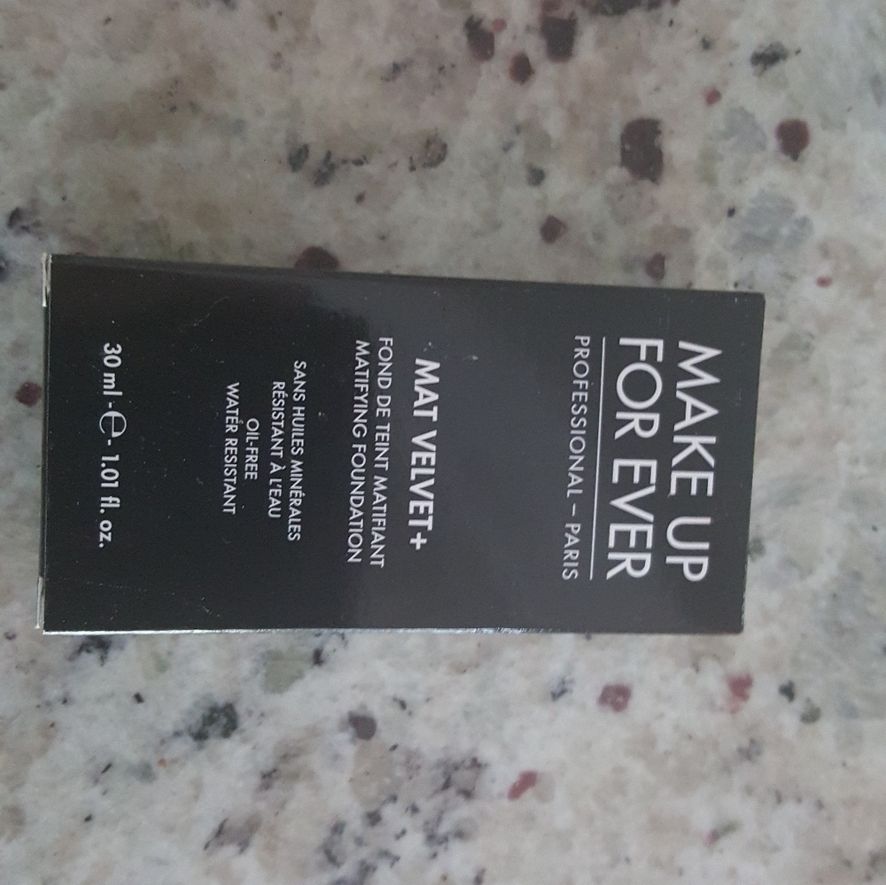 Make Up For Ever Mat Velvet+ foundation